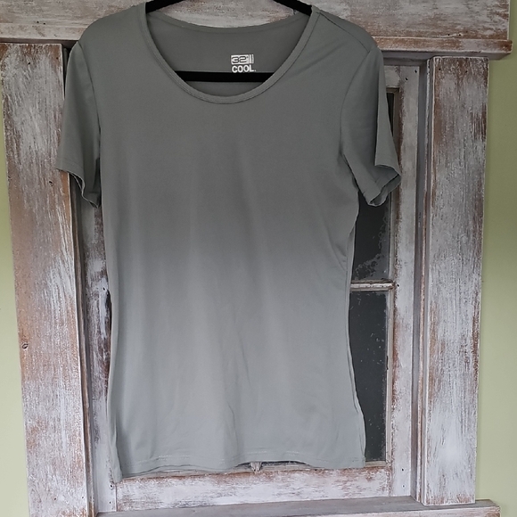 32 Degrees Sage Fitted Short Sleeve T-Shirt - Picture 1 of 3